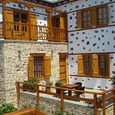 ゲストハウス Archontiko Koti Agios Lavrentios