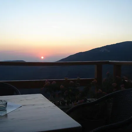 ゲストハウス Archontiko Koti Agios Lavrentios